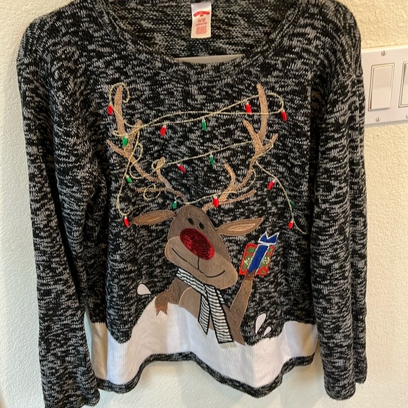 Holiday Time sweater.  Excellent condition - Picture 1 of 3